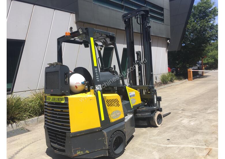 caption 2.0 CNG Narrow Aisle Forklift
