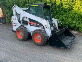 Bobcat S770 Bobcat S770 c/w 4 in 1 Bucket - picture0' - Click to enlarge