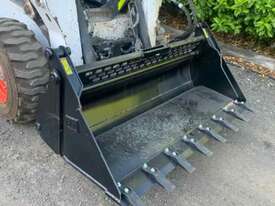 Bobcat S770 Bobcat S770 c/w 4 in 1 Bucket - picture0' - Click to enlarge
