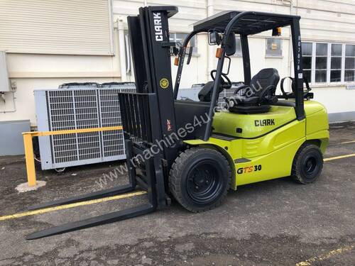 Like-New Refurbished 3.0t LPG Container CLARK Forklift