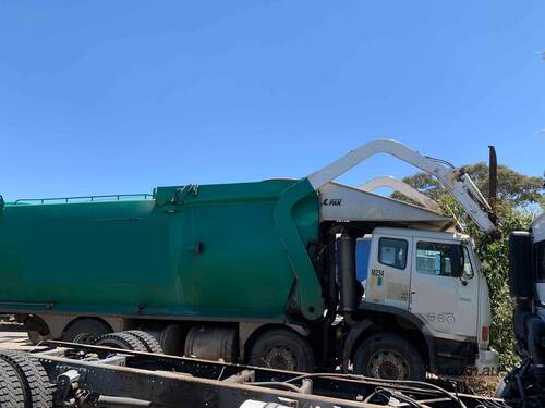 Iveco 2350 Front Lift Garbage Compactor 