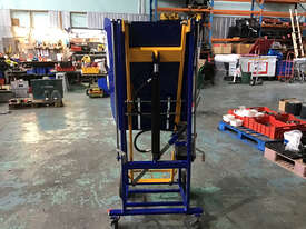 Liftmaster Wheelie Bin Lifter Manual 100kg Load Capacity - Used Item - picture2' - Click to enlarge