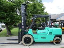 Mitsubishi 5 ton LPG Repainted Used Forklift #1606 - picture0' - Click to enlarge