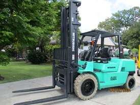 Mitsubishi 5 ton LPG Repainted Used Forklift #1606 - picture0' - Click to enlarge