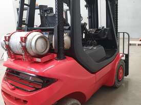 Linde 2011 LPG 2.5T Counterbalance Forklift with Container Mast - picture0' - Click to enlarge