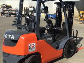 TOYOTA NEW FORKLIFT TOYOTA - picture1' - Click to enlarge