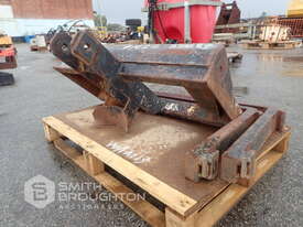 AUGER DRIVE CRADLE ATTACHMENT & 2 X FORKLIFT TYNES - picture1' - Click to enlarge