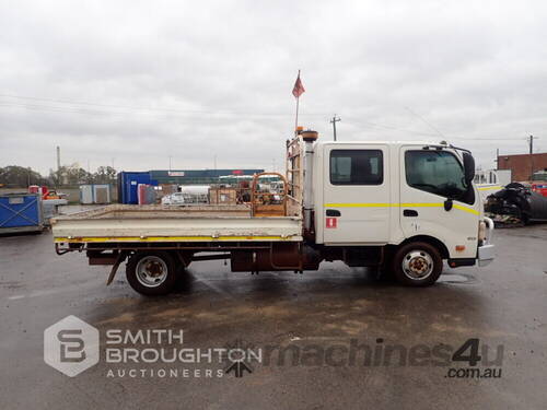 2012 HINO 617 300 SERIES 4X2 DUAL CAB TRAY TOP TRUCK