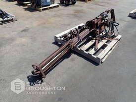 TRACTOR POST HOLE DIGGER ATTACHMENT - picture0' - Click to enlarge