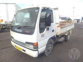 Isuzu NKR200 - picture1' - Click to enlarge