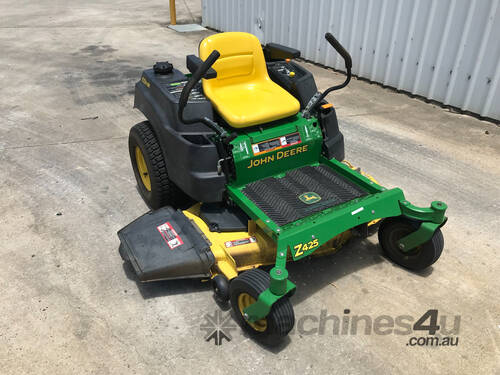 John Deere Z425 Zero Turn Lawn Equipment