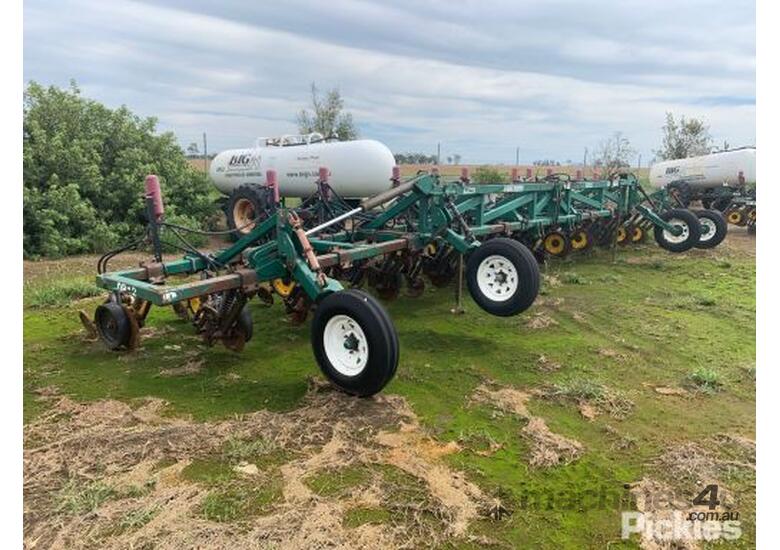 Used 2008 Excel Stubble Warrior Cultivator Fertiliser Plough Fertliser Cart TowBehind 12m width
