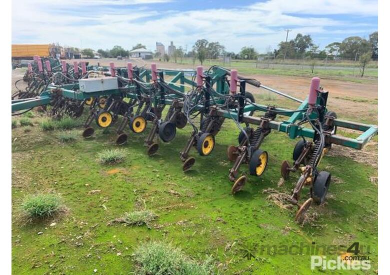 Used 2008 Excel Stubble Warrior Cultivator Fertiliser Plough Fertliser Cart TowBehind 12m width