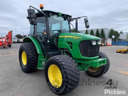 John Deere 5083E