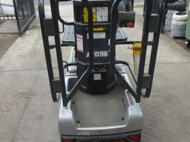 JLG 10MSP Personnel Lift / Stock Picker - picture2' - Click to enlarge