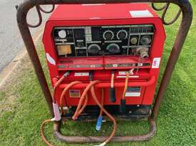 Welder Generator Shindaiwa DGW400 Diesel 4502 hours - picture0' - Click to enlarge