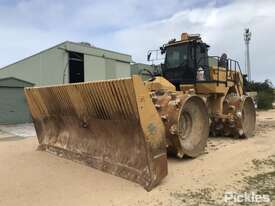 2020 Caterpillar 836K Landfill Compactor - picture2' - Click to enlarge