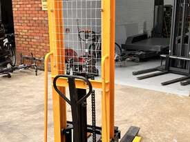 2 Tonne Manual Lift Machine(AL-CTY-A2016) – Hire from $26.40/Week  - picture1' - Click to enlarge