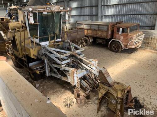 Circa 1995 Cameco Industries Cassava Harvester 
PIN: Not Visible - 1021 Taken from Cab Sticker
Engin