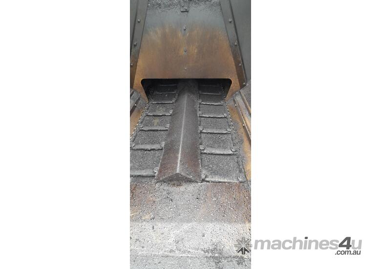 caption 2006 BLAW KNOX PF2181 PAVER U4588