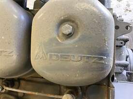 Deutz 6 Cylinder Diesel Engine - picture2' - Click to enlarge