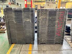 QUANTITY OF PLASTIC PALLETS - picture0' - Click to enlarge