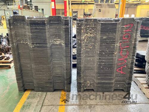 QUANTITY OF PLASTIC PALLETS