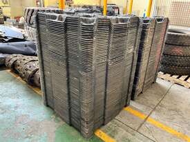 QUANTITY OF PLASTIC PALLETS - picture0' - Click to enlarge