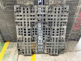 QUANTITY OF PLASTIC PALLETS - picture1' - Click to enlarge