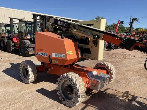 JLG Articulating Knuckle Boom Lift