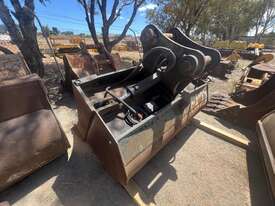 Tilting Excavator Bucket - picture0' - Click to enlarge