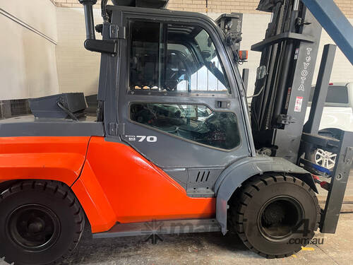 caption Toyota 7 Tonne Diesel Forklift