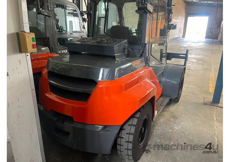 caption Toyota 7 Tonne Diesel Forklift