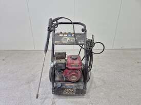 Full Boar petrol pressure washer - picture2' - Click to enlarge