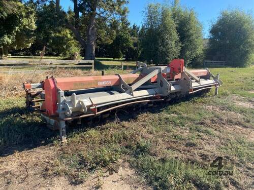 Howard CH2-620DT Rotary Hoe
Comer Industries Gear Box, 3 Point Hitch 

Item Is In A Used Condition &