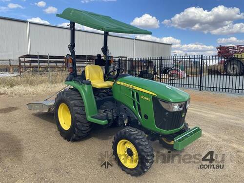 John Deere 3038E