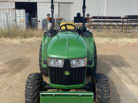 John Deere 3038E - picture0' - Click to enlarge