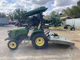 John Deere 3038e - picture2' - Click to enlarge