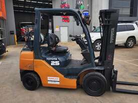 Toyota Forklift 2.5T Container Mast  - picture0' - Click to enlarge