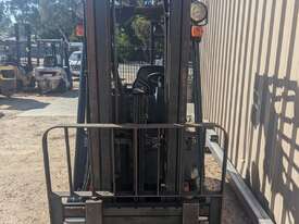2012 Linde 1.6T Electric Forklift with Container Mast - picture2' - Click to enlarge