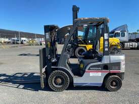 Nissan PIF2A25DU Container Mast Forklift - picture2' - Click to enlarge