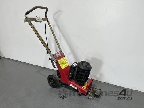 Crommelins BullAnt 9” Floor Scraper