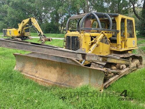 caption 1976 CATERPILLAR D7G DOZER WITH WINCH