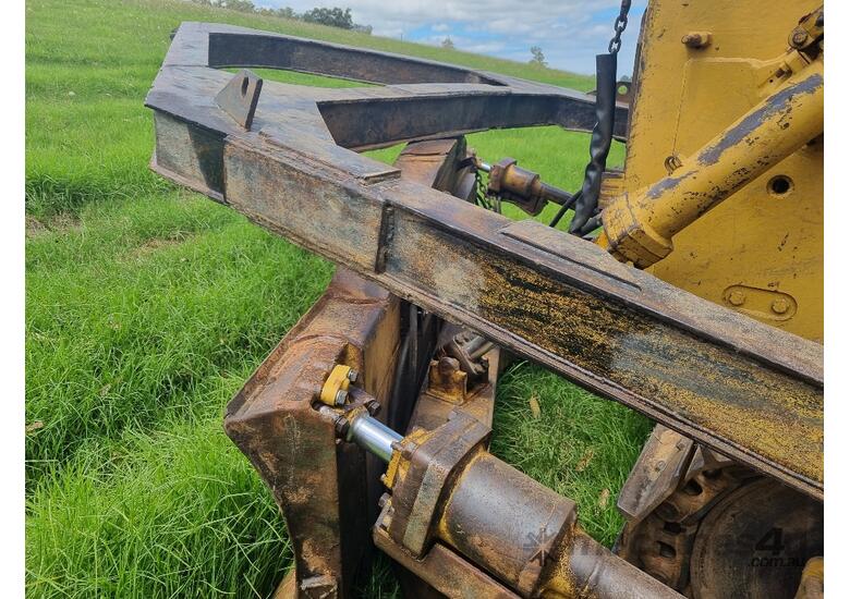 caption 1976 CATERPILLAR D7G DOZER WITH WINCH