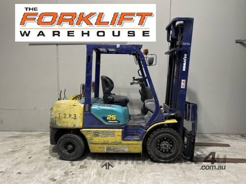 caption Komatsu 2.5T Forklift