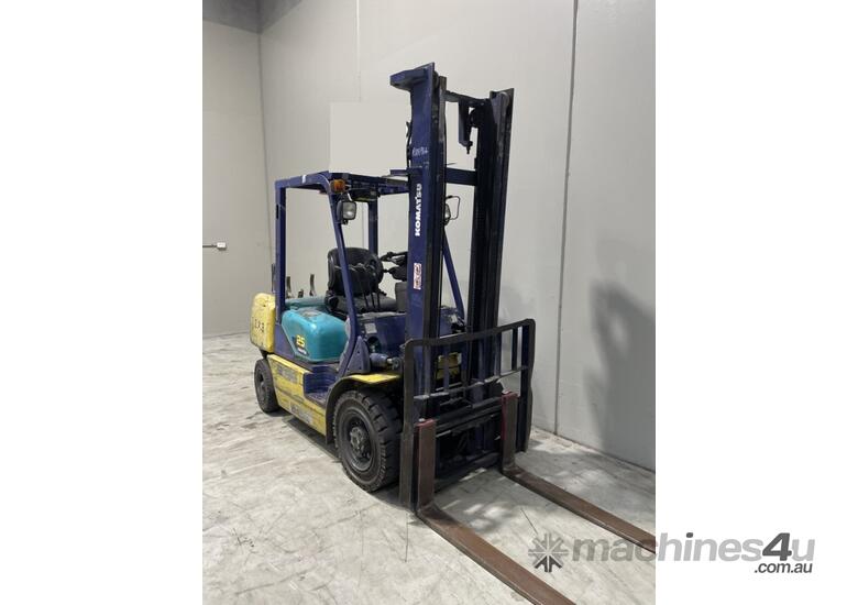 caption Komatsu 2.5T Forklift