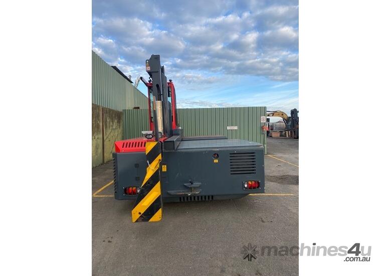 caption Hubtex 2-way Sideloader