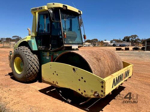 2008 AMMANN ASC110D SMOOTH DRUM ROLLER U4790