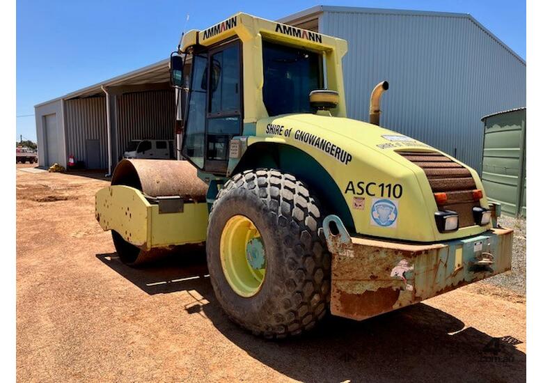 caption 2008 AMMANN ASC110D SMOOTH DRUM ROLLER U4790