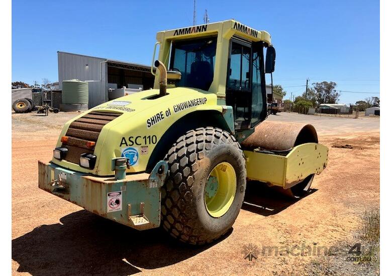 caption 2008 AMMANN ASC110D SMOOTH DRUM ROLLER U4790